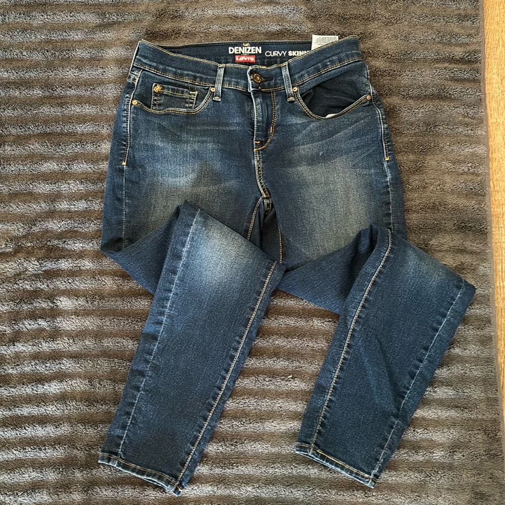 Levi’s Denizen, curvy skinny, size 6, 28x32